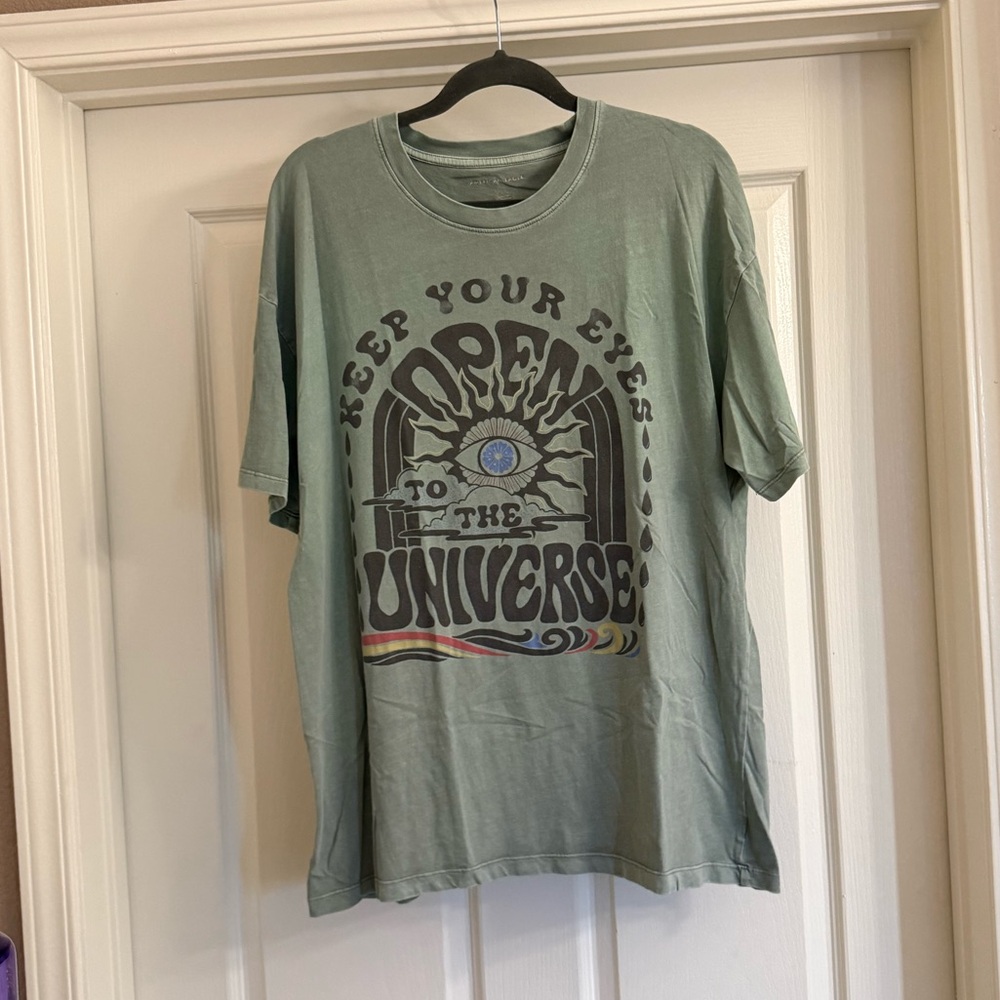 American Eagle Green Graphic T-Shirt with Universe Print. Women’s size medium.